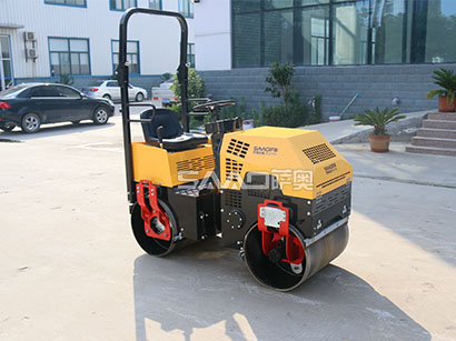  小型壓路機碾壓瀝青路面有哪些碾壓技巧？