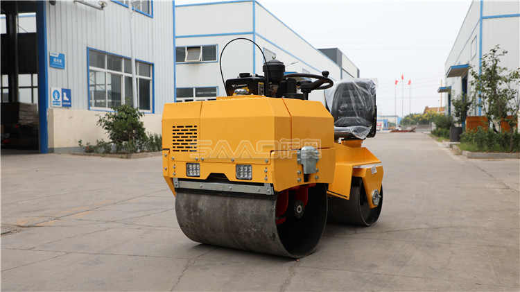 為什么小型壓路機(jī)質(zhì)量輕，壓實(shí)效果卻能保證呢？